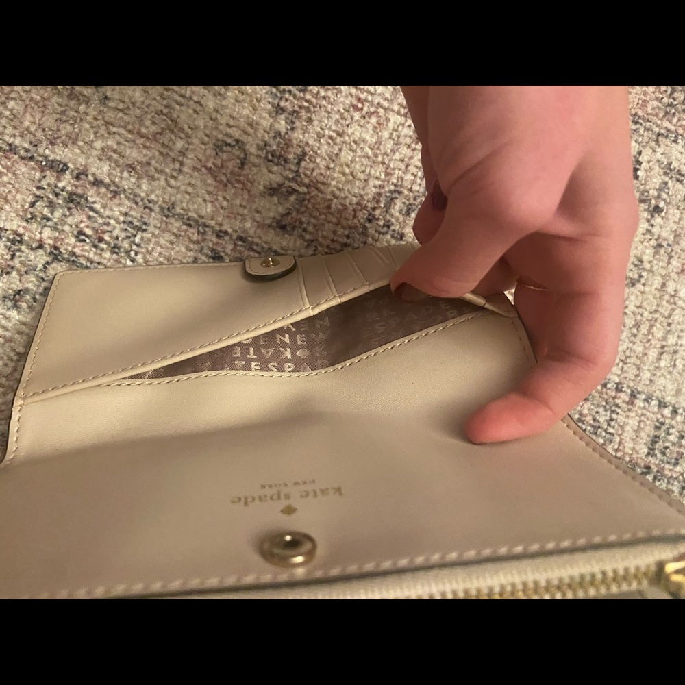 Kate Spade Wallet - Picture 9 of 10